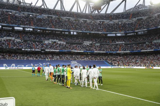 Doble pasillo en el Bernabéu con un invitado inesperado