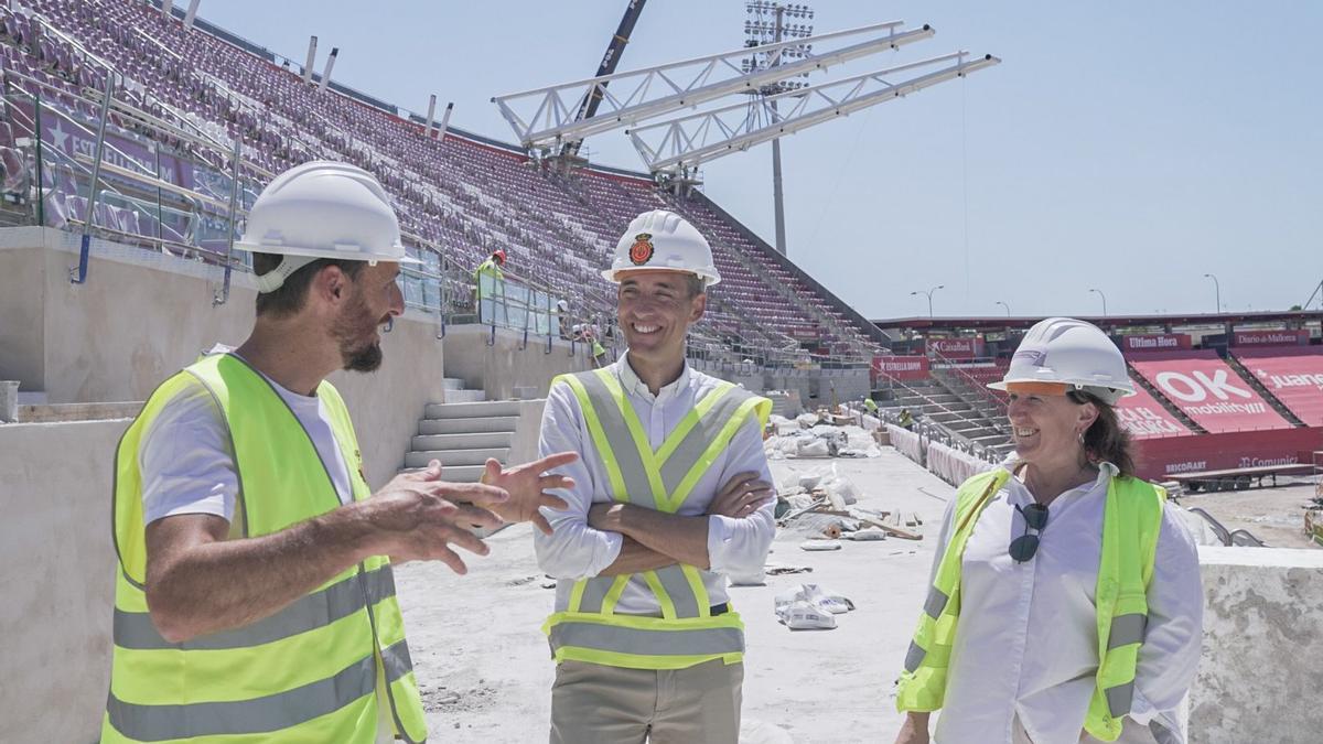 Aritz Aduriz, en Son Moix junto al CEOAlfonso Díaz y la arquitecta Izaskun Larzábal.