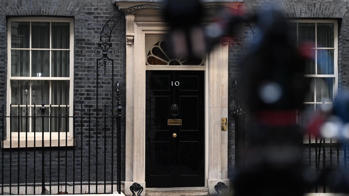 La entrada del 10 de Downing Street, la residencia oficial del primer ministro británico, Boris Johnson.
