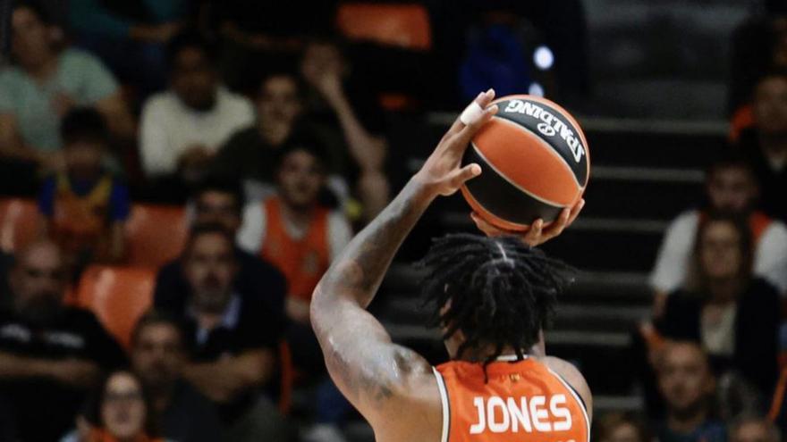 Jones, durante un partido contra el Real Madrid. | LEVANTE-EMV