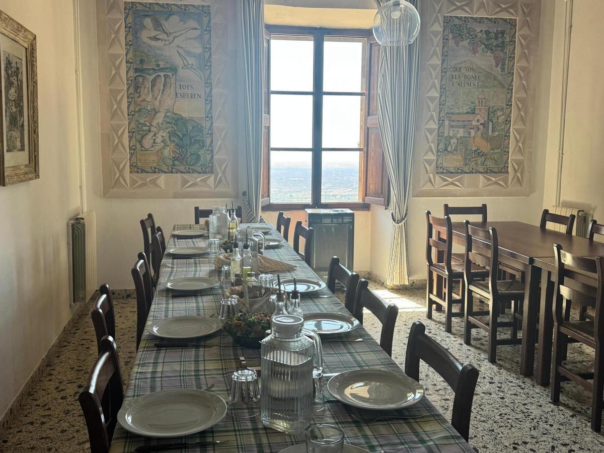 También desde el comedor del monasterio se disfruta de una vista impresionante de la isla.