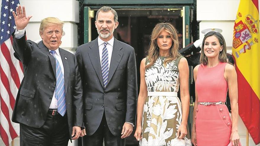 Trump se compromete ante los Reyes a visitar pronto España