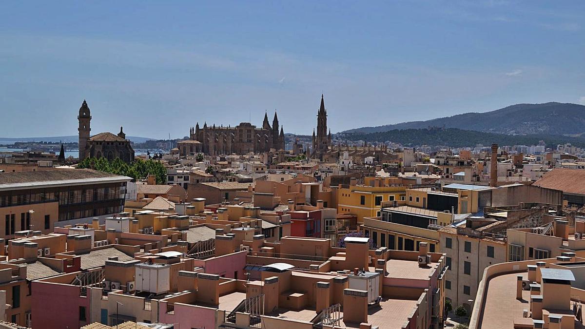 Vista de la ciudad de Palma, con la Catedral al fondo.