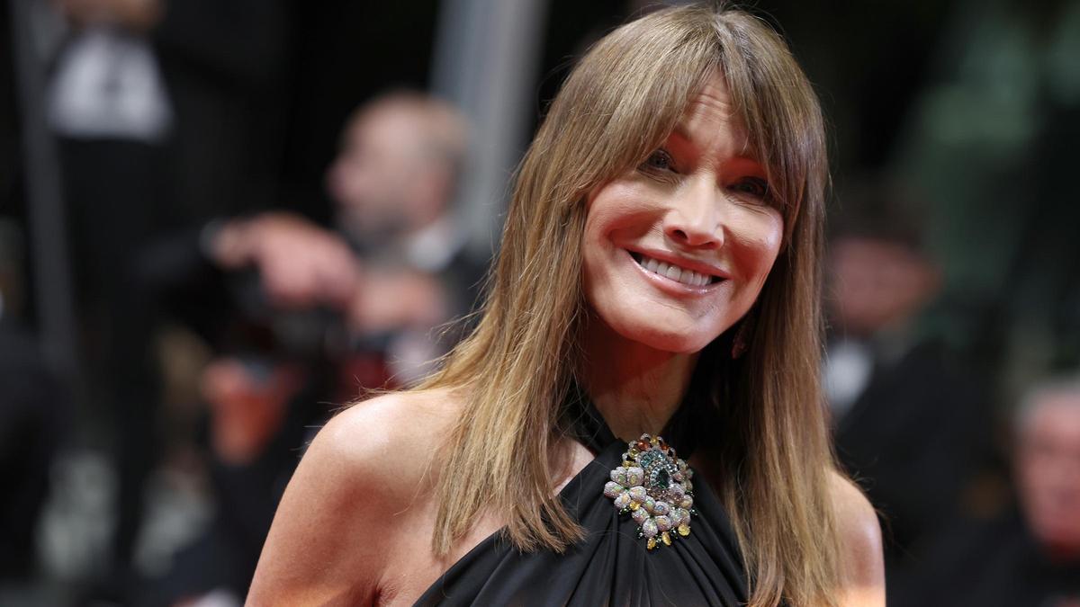 Carla Bruni o cómo lucir un vestido con 'cut outs' y ser la más elegante del Festival de Cannes