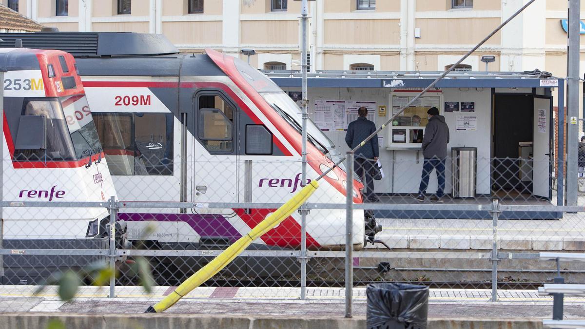 La parada de Cercanías en l'Alcúdia de Crespins.