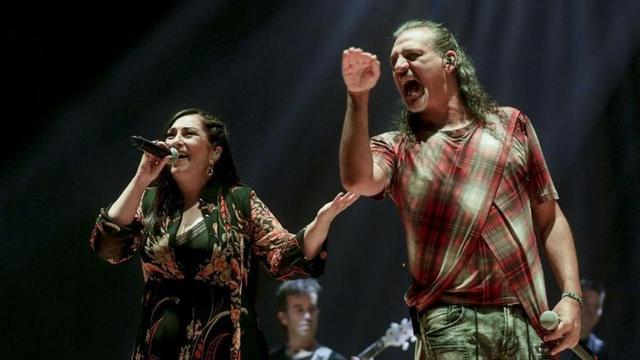 María de los Ángeles Muñoz y Dioni Martín, en un concierto de «Camela». | Julián Rus