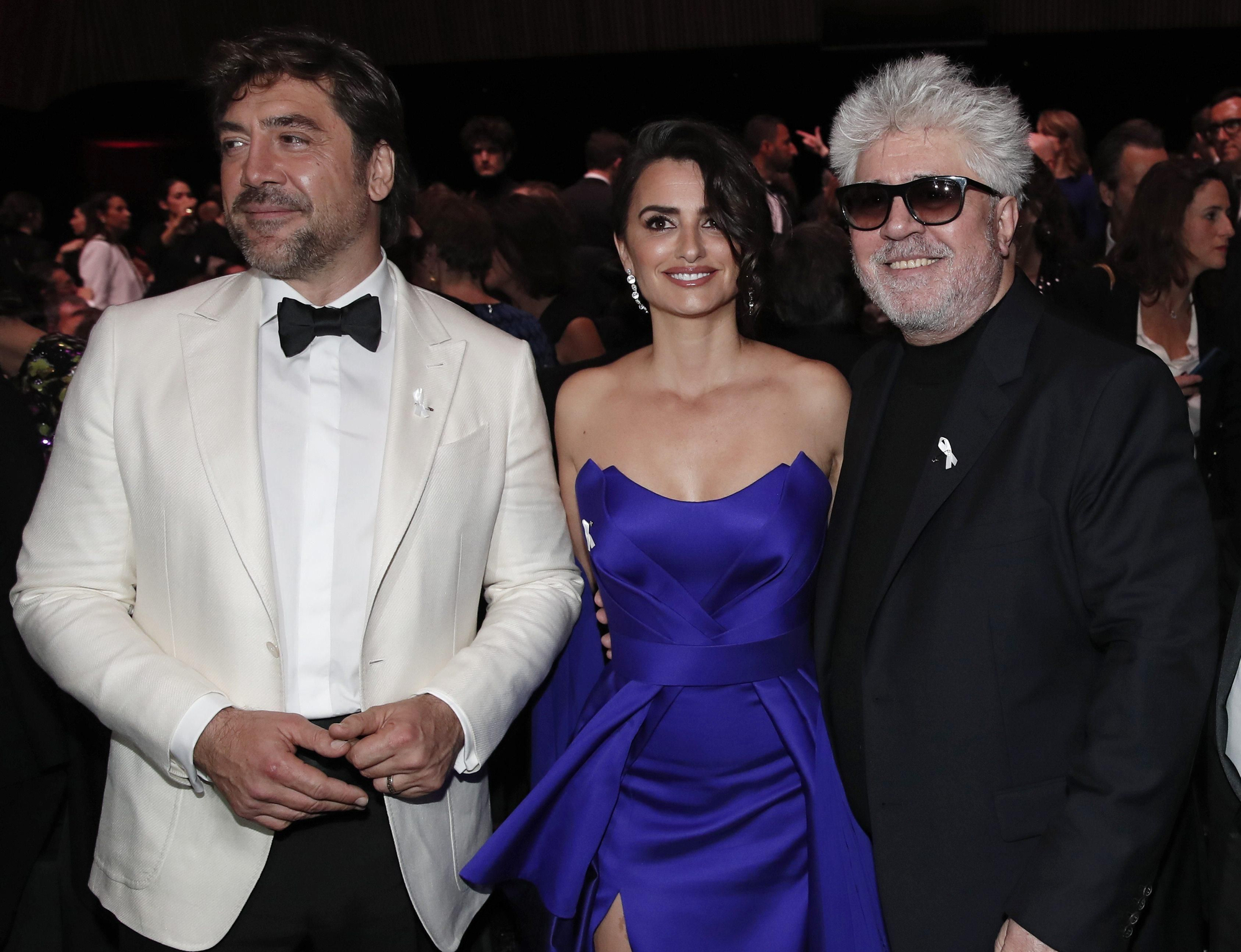 Pedro Almodóvar, con los nominados al Oscar Javier Bardem y Penélope Cruz.