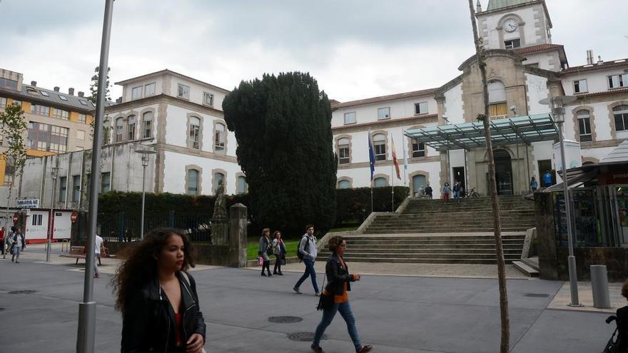 Entrada al Hospital Provincial de Pontevedra. // R. Vázquez