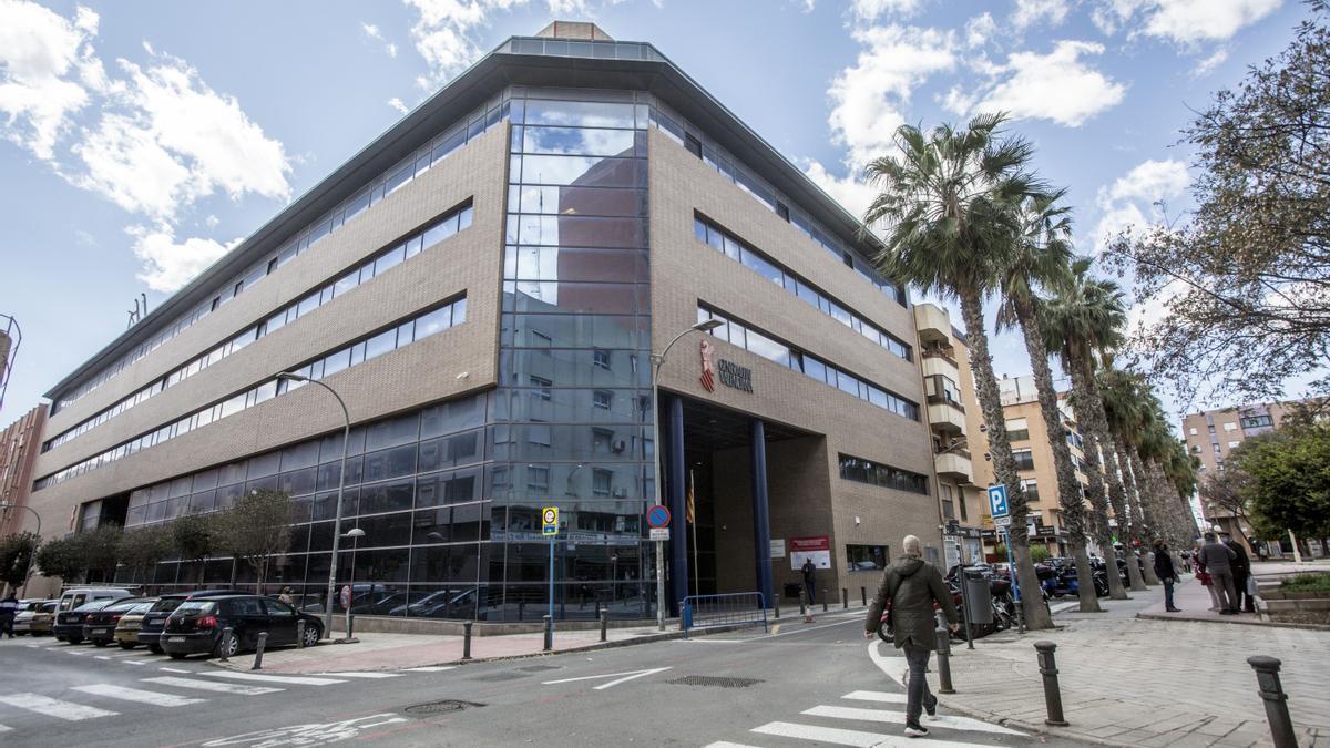 El edificio que alberga los juzgados de lo Mercantil en la ciudad de Alicante.