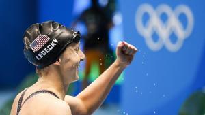 Rio De Janeiro (Brazil), 08/08/2016.- Katie Ledecky of USA celebrates her new World Record and winning the womens 400m Freestyle race final of the Rio 2016 Olympic Games Swimming events at Olympic Aquatics Stadium at the Olympic Park in Rio de Janeiro, Brazil, 07 August 2016. (Brasil, Estados Unidos) EFE/EPA/PATRICK B. KRAEMER