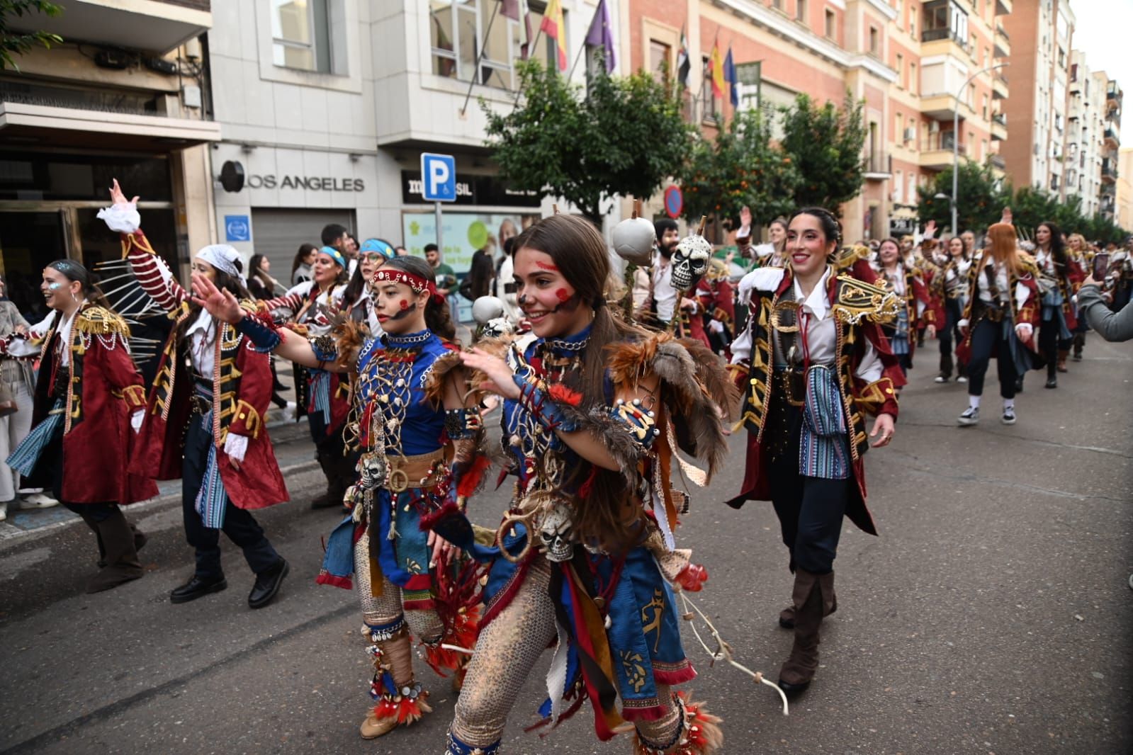 GALERÍA | Las Candelas de Santa Marina preludian el Carnaval de Badajoz