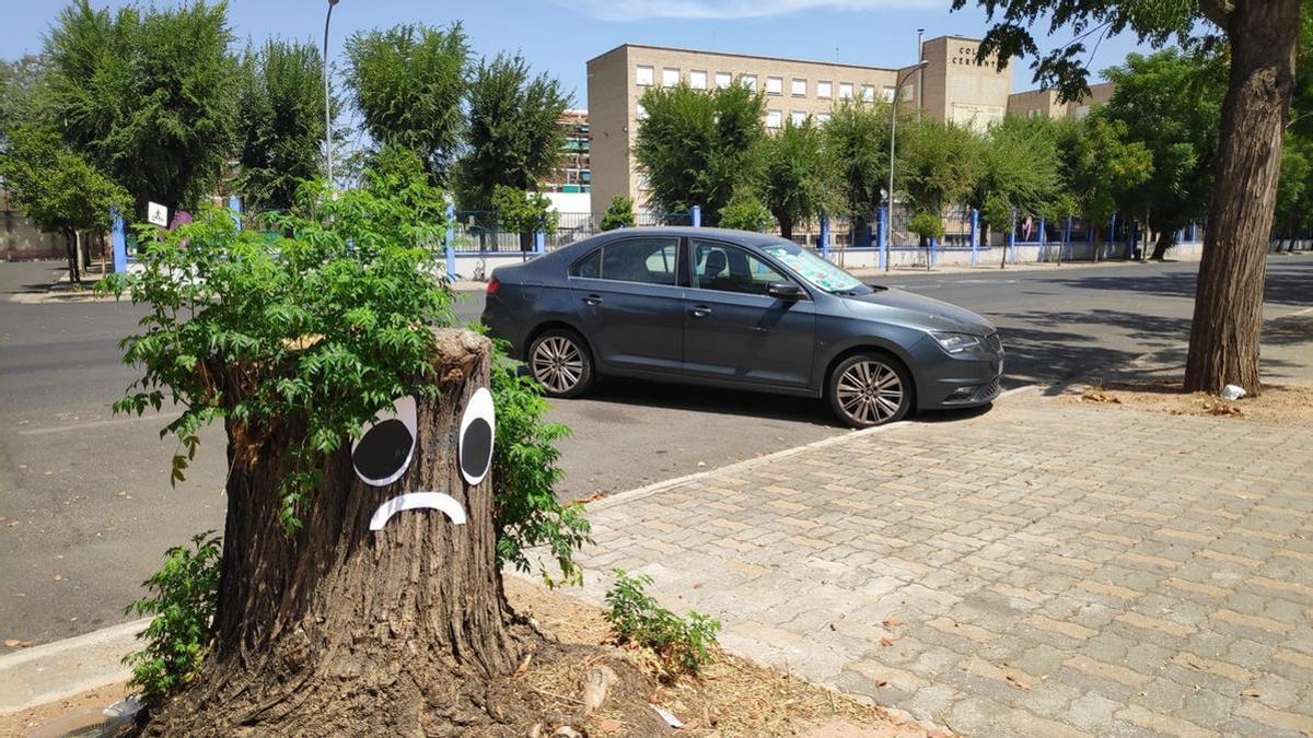 Uno de los tocones humanizados para llamar la atención sobre la tala de árboles.