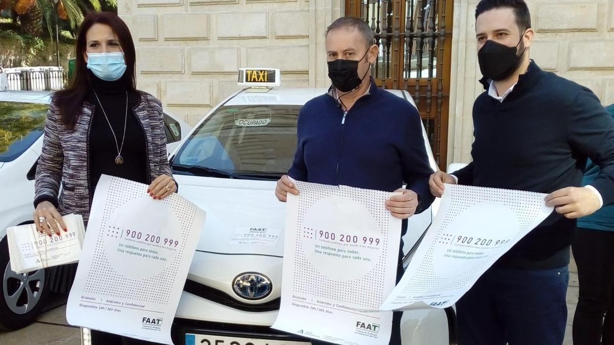 Más de 2.000 taxis visibilizarán en Málaga el teléfono de atención a las mujeres 900 200 999