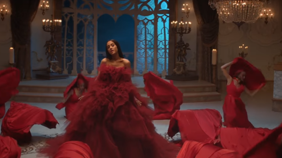 Ariana Grande y su vestido de Alta Costura para el videoclip de 'La Bella y la Bestia'