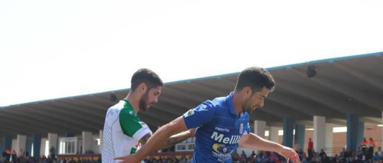 Sergio Sánchez, de azul, en un partido de la pasada temporada.