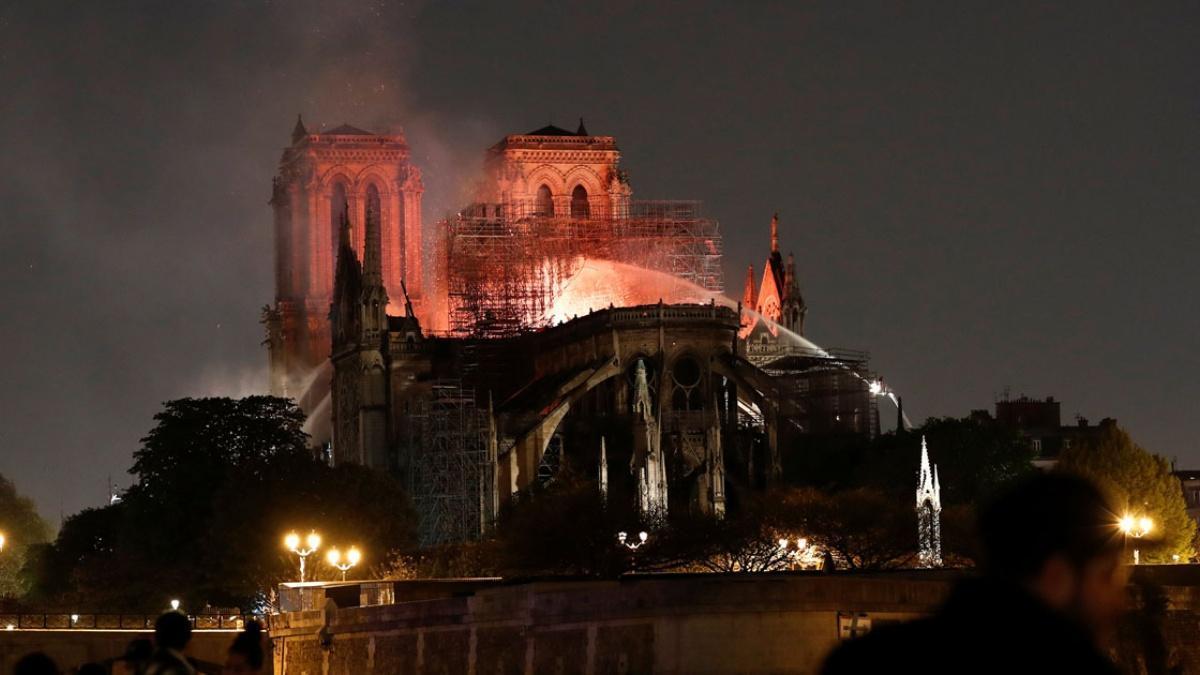 La catedral de Notre Dame de París sufrió un incendio en la tarde del 15 de abril de 2019.