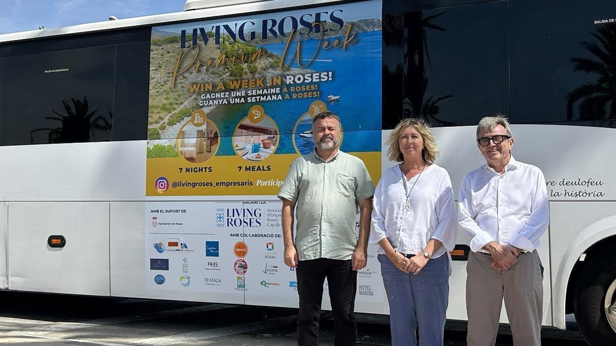 L'alcaldessa Sílvia Ripoll amb el regidor Fèlix Llorens i l'empresari Miquel Gotanegra