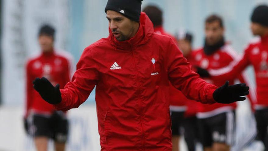 Nolito, durante un entreno en A Madroa // RICARDO GROBAS