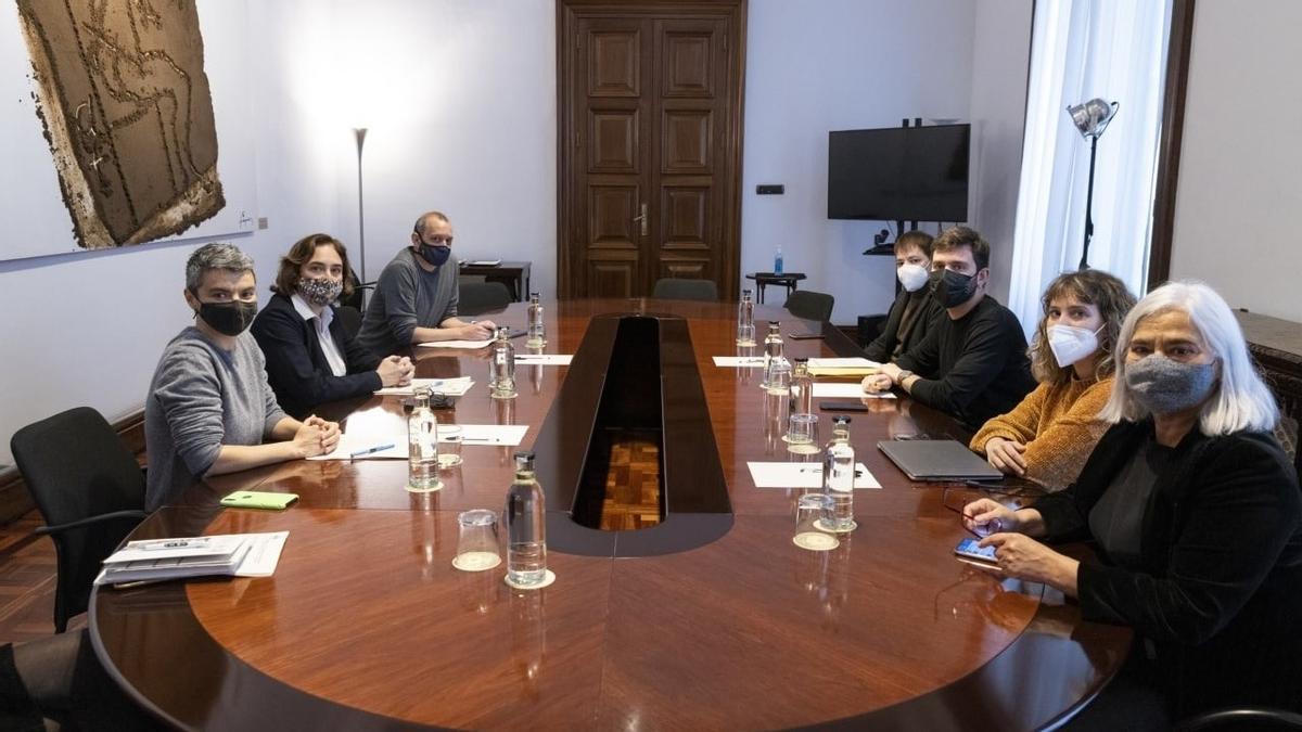 El Sindicat de Llogateres se reúne con la alcaldesa de Barcelona, Ada Colau.