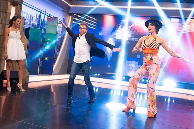 Ana Guerra, Pablo Motos y Pilar Rubio en el plató de El Hormiguero