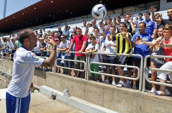 Presentación de Apoño en La Romareda