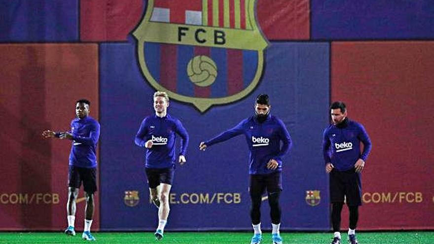 Fati, Frenkie de Jong, Luis Suarez i Lionel Messi, durant l&#039;entrenament d&#039;ahir a la tarda a la Ciutat Esportiva.