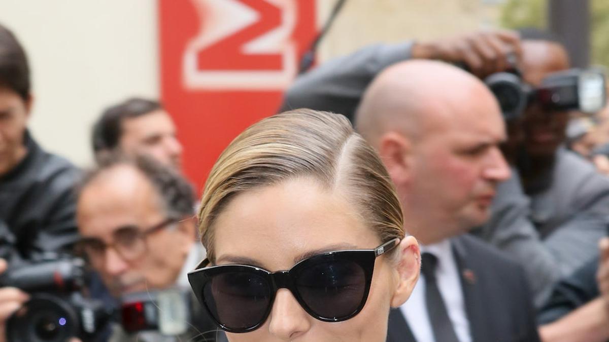 Olivia Palermo a su llegada al desfile de Christian Dior