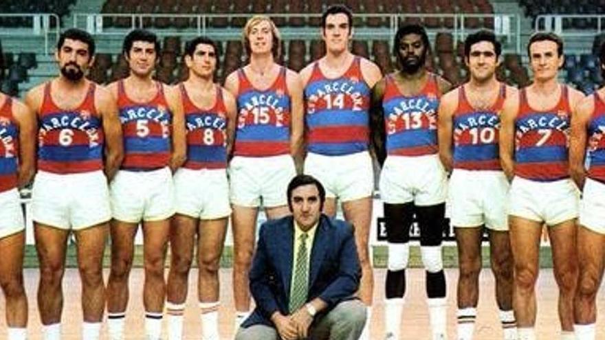 Charles Thomas, amb el número 13, a la foto de la plantilla del Barça 1972-1973