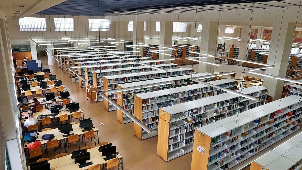 La Biblioteca Maimónides del Campus de Rabanales es la principal instalación bibliotecaria de la UCO.