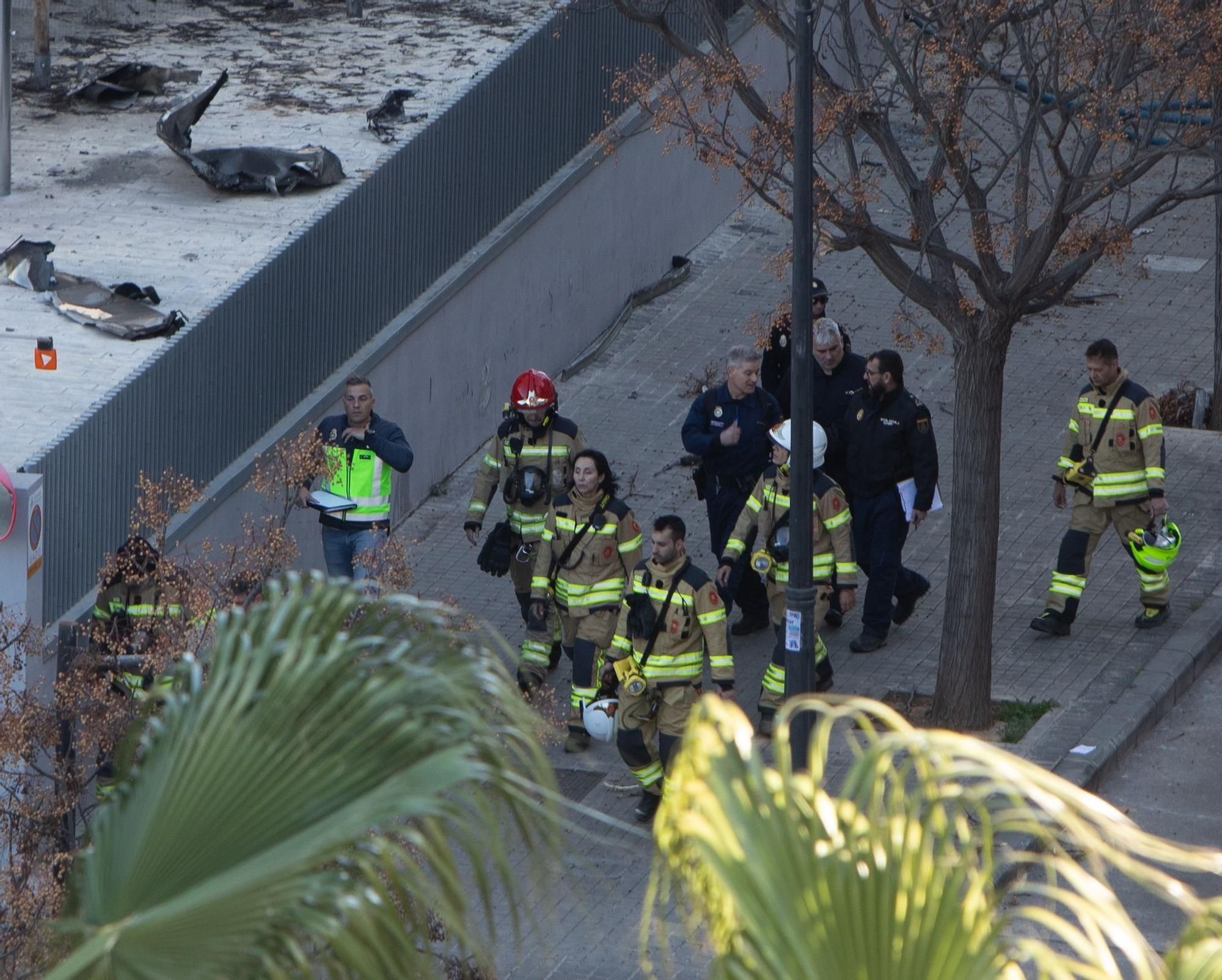 El heroico trabajo de los bomberos en el incendio de Valencia, en imágenes