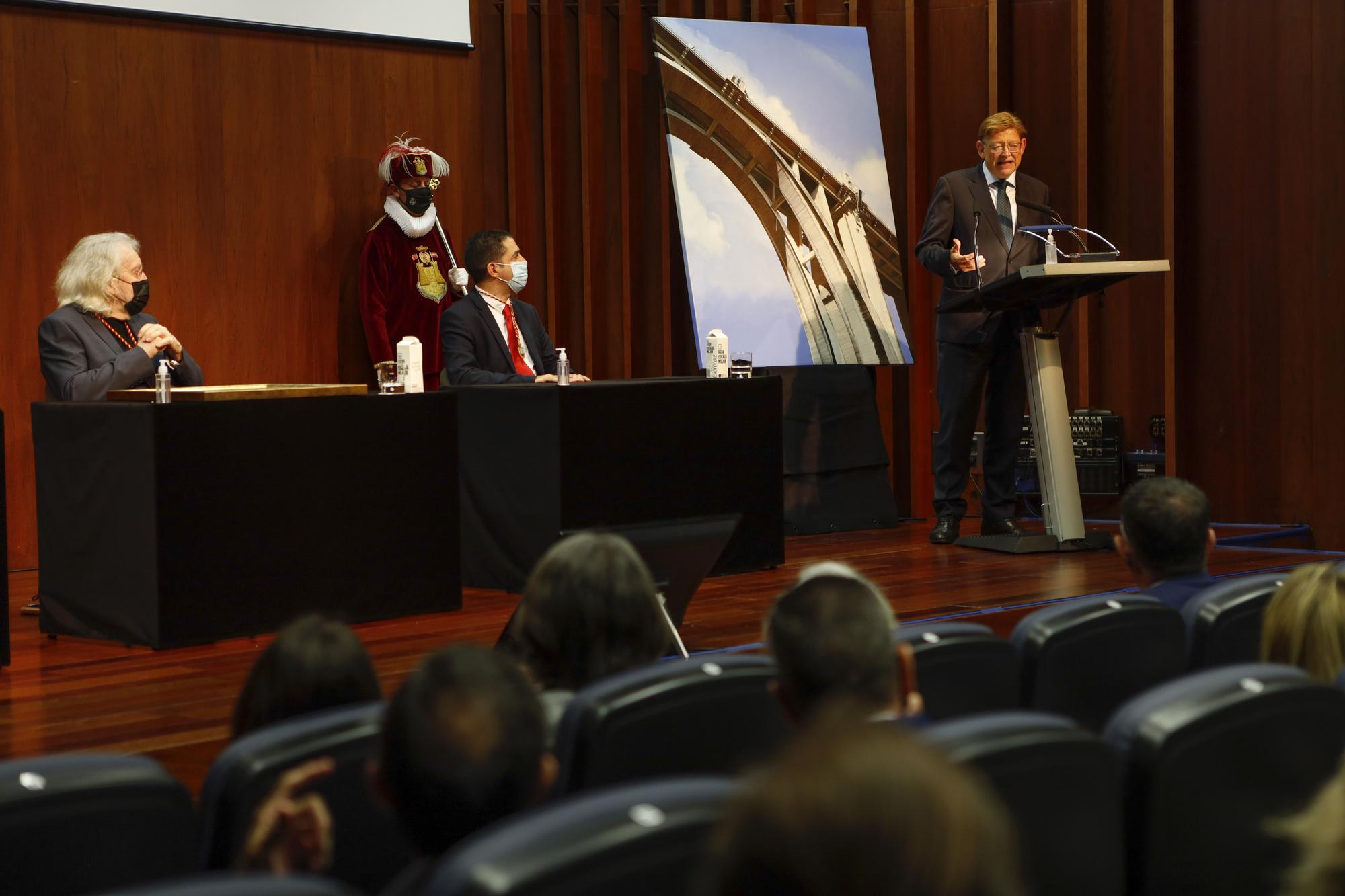 Antoni Miró recibe la Medalla de Oro y el título de Hijo Predilecto de Alcoy