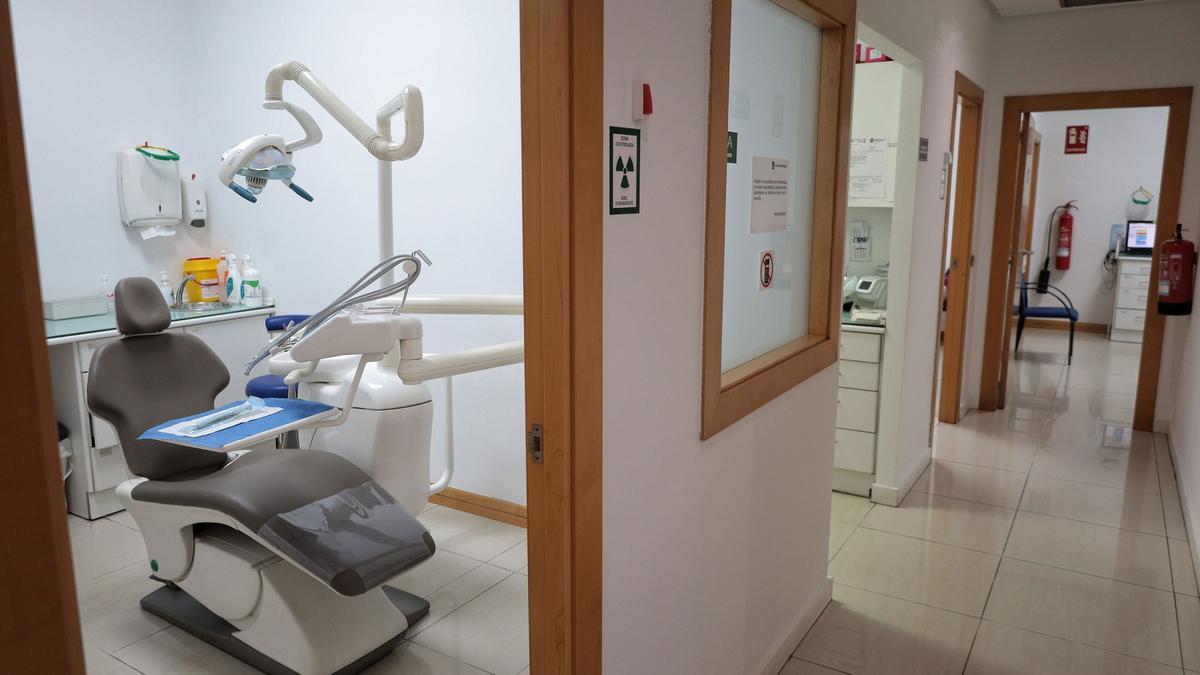 CLÍNICA. Instalaciones de Institutos Odontológicos de Castellón.