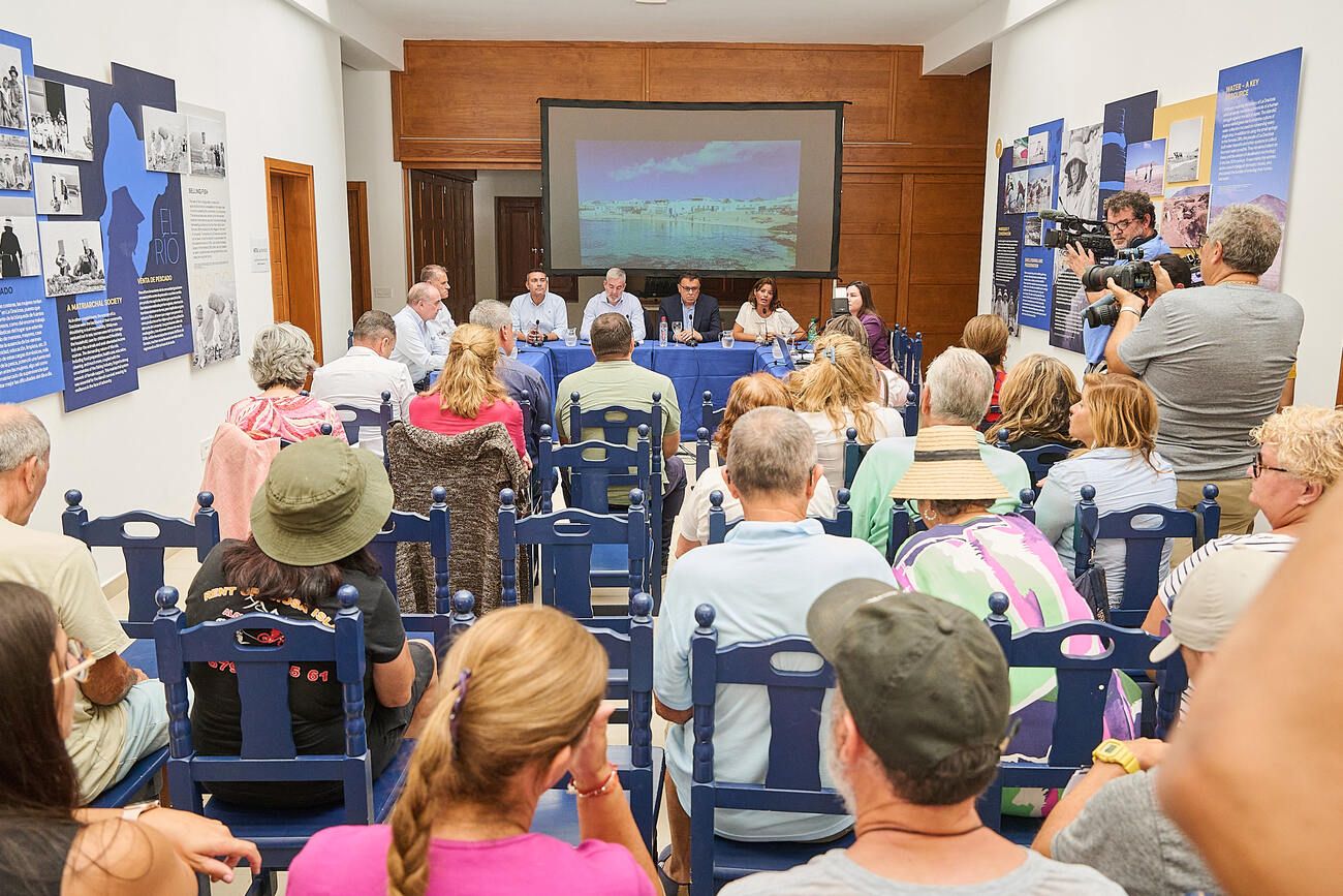 Visita de Fernando Clavijo a La Graciosa