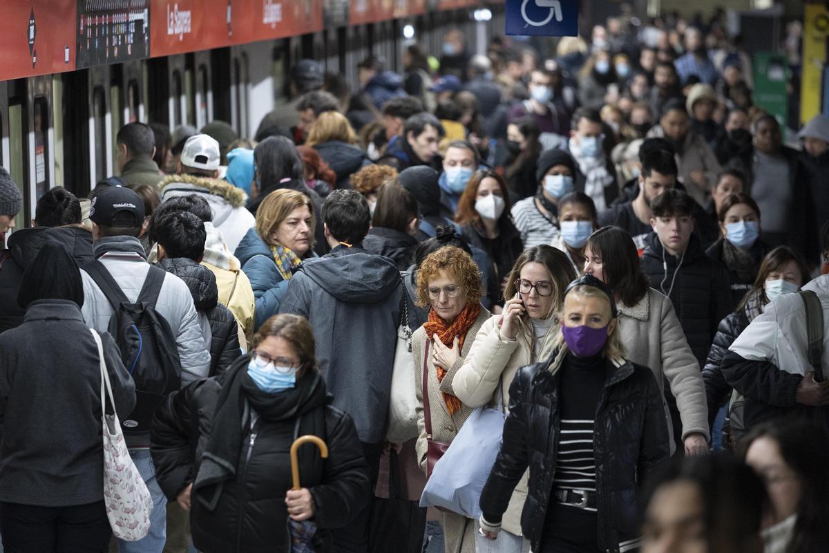 Primer día sin la mascarilla obligatoria en el transporte público