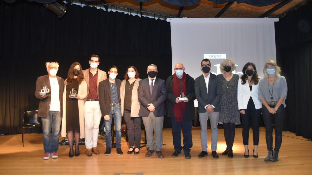 Els premiats i el batle Virgilio Moreno al Casal de Cultura d’Inca.