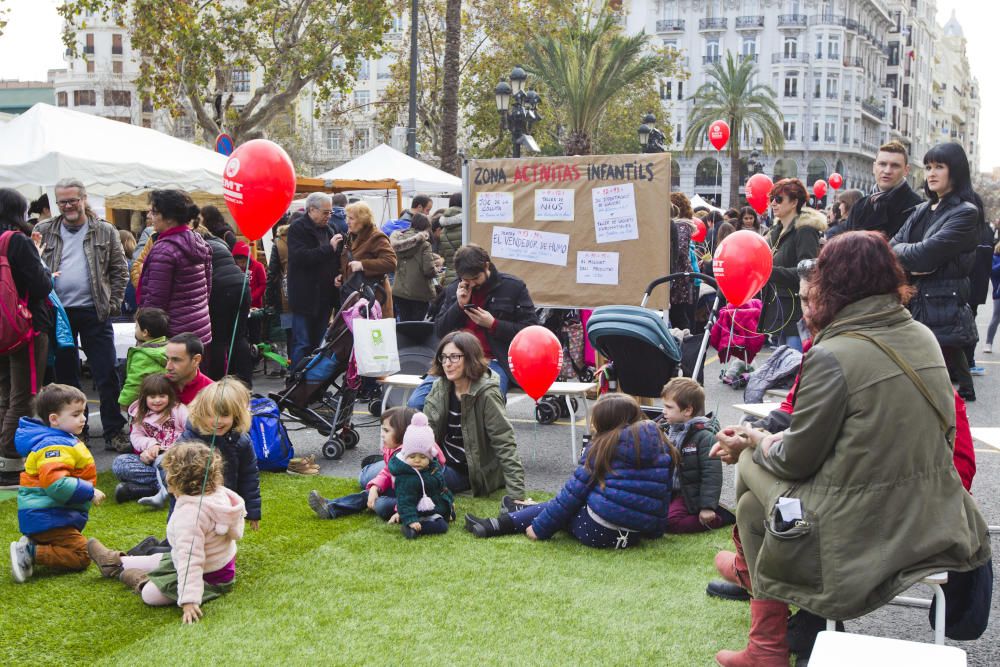 Mercado ecológico en la plaza del Ayuntamiento de Valencia