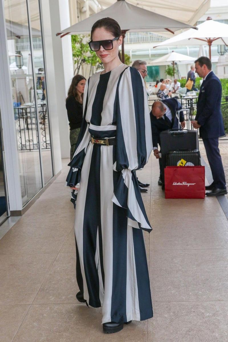 Coco Rocha por las calles de Cannes