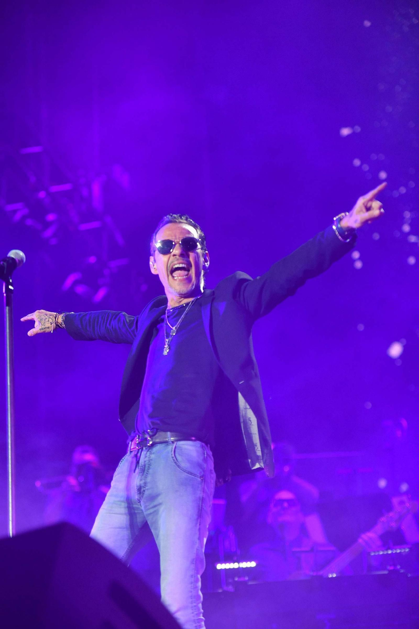 Marc Anthony pone a bailar a más de 12.000 personas en A Coruña