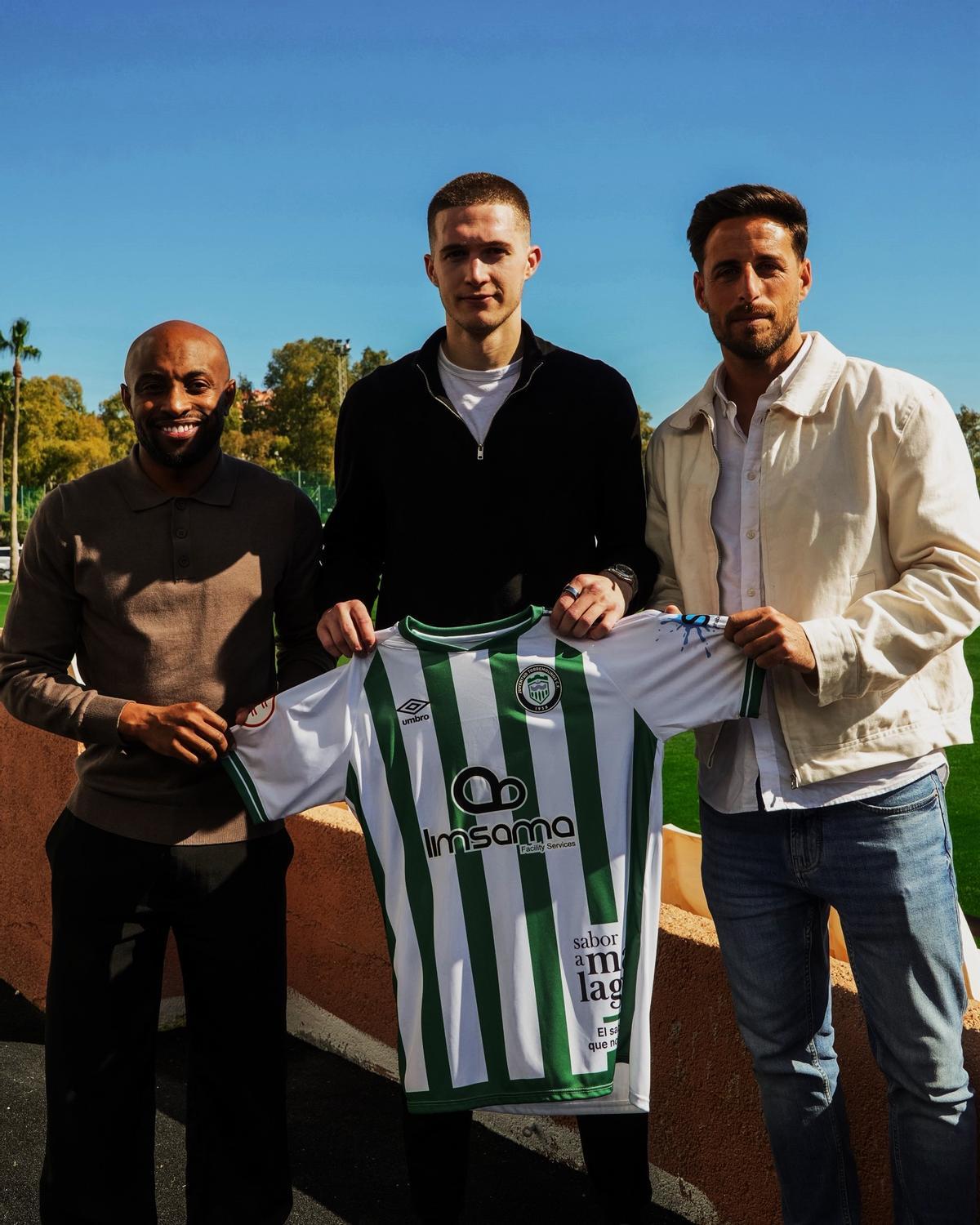 Presentación del croata Ivan Laca como nuevo delantero del Juventud Torremolinos esta semana.