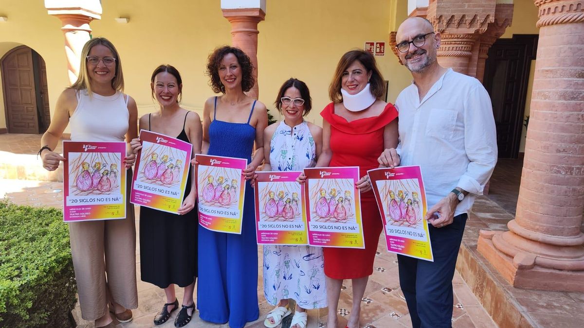 Alcaldesa y concejala de Cultura junto a Arrempuja y Carlos Aladro.
