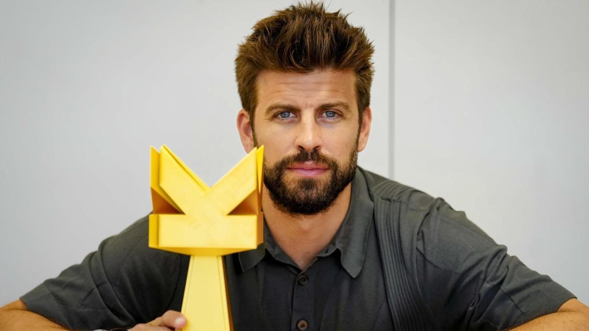 Piqué con el trofeo de la Kings League