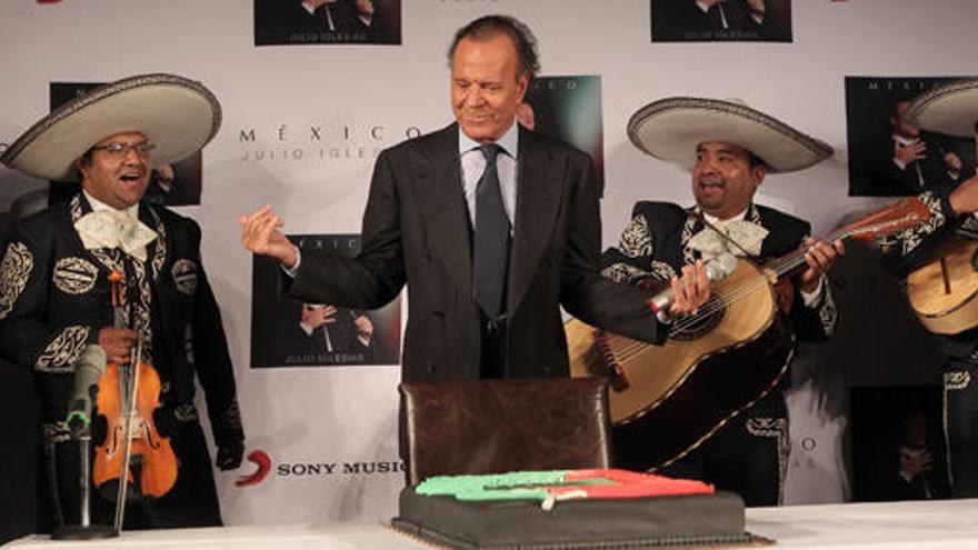 Julio Iglesias, en la presentación de su último disco.