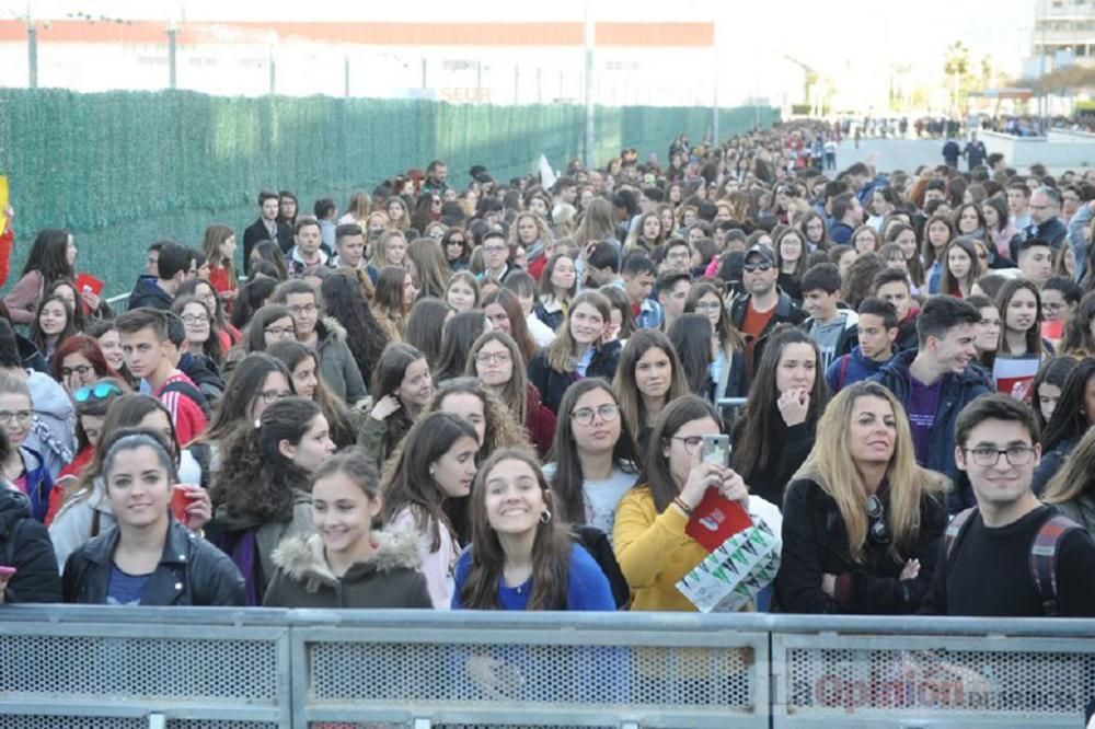 Firma de discos de Aitana en Murcia