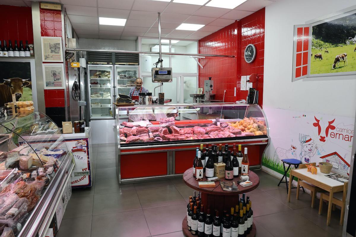 Un punto de referencia para quienes buscan carnes de vacuno mayor, maduradas entre 40 y 60 días, con cortes de Rubia Gallega, Cachena, Miñota o Frisona, además de especialidades como Black Angus o incluso wagyu japonés.