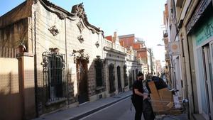 La parte alta de la calle de Verdi con construcciones tradicionales de Gràcia. 