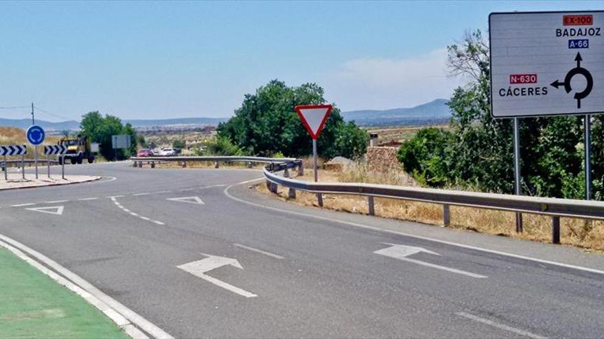 Reclaman al Gobierno que termine la autovía a Cáceres y desdoblar la N-432