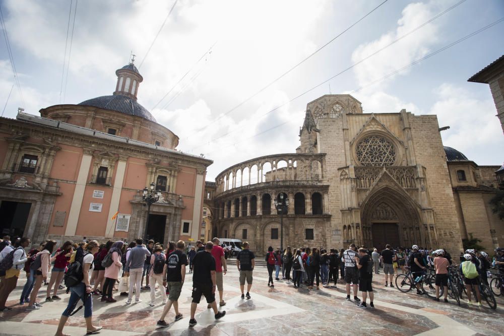 Unos 10.000 cruceristas llegan a València