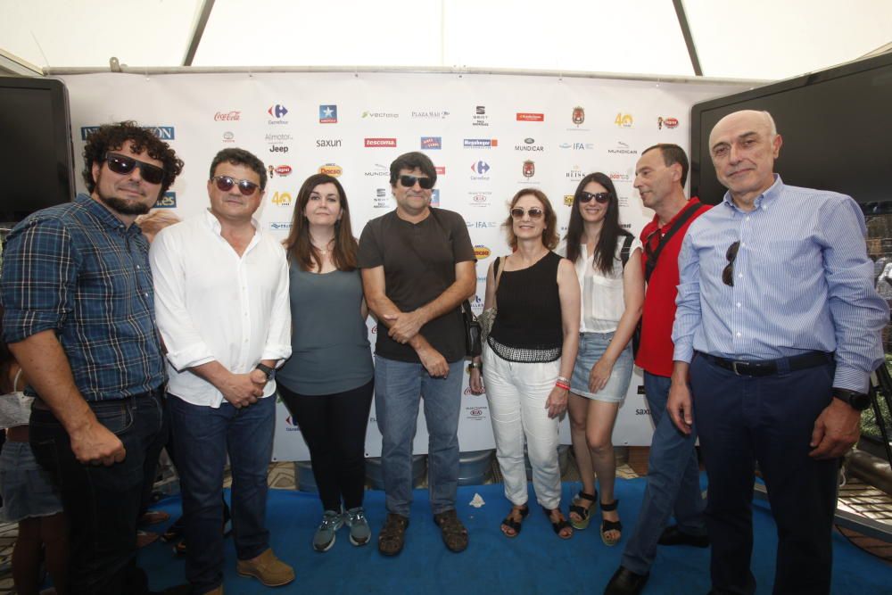 El concejal de Guanyar, Daniel Simón; Toni Cabot, director de INFORMACIÓN; Shaila Villar, próxima edil de Guanyar en Alicante; Miguel Ángel Pavón, líder de esta formación; la concejala de Urbanismo de San Vicente, Mariló Jordá, también de Guanyar; José Luis Romero, exdirigente de Esquerra Unida y abogado, y el consejero delegado de Prensa Ibérica en la Comunidad, Juan Antonio López Ruiz de Zuazo.