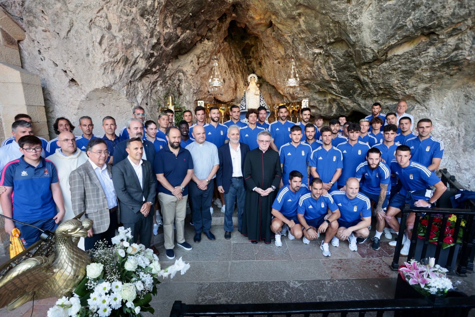 En imágenes: Así ha sido la visita del Real Oviedo a Covadonga junto a Pachuca
