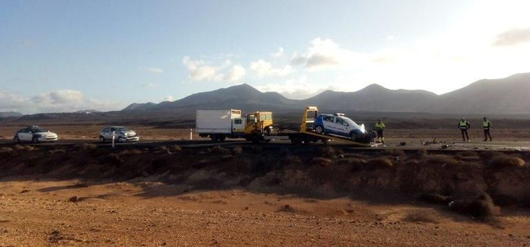 Colisión múltiple y vuelco de un camión en Yaiza